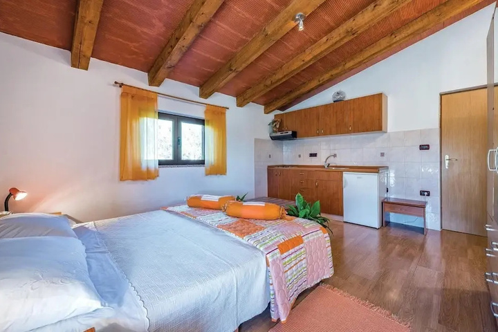 Room 2 of 20