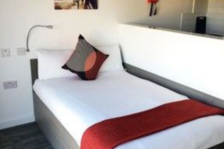 Room 6 of 34