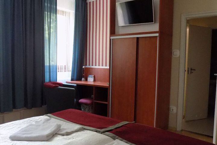 Room 12 of 41