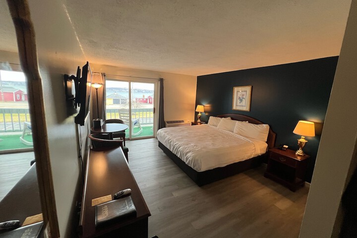 Room 8 of 28