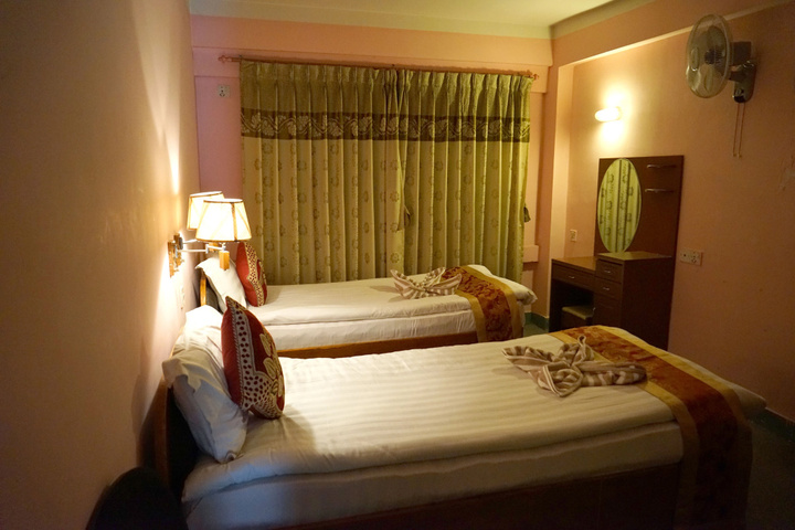 Room 5 of 34