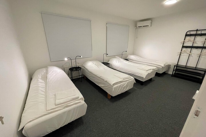 Room 6 of 13