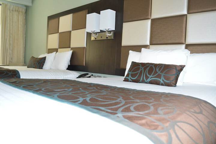 2 Queen Beds (5 of 12)