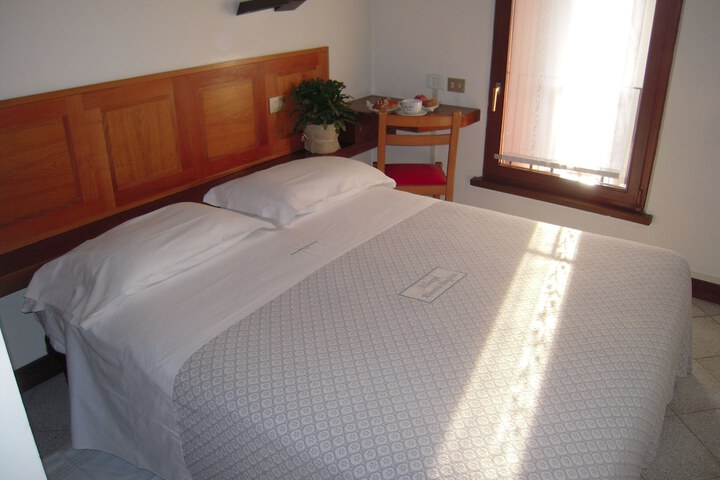 Room 9 of 65