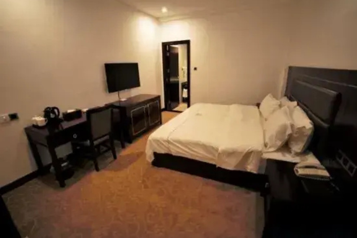 Room 6 of 9