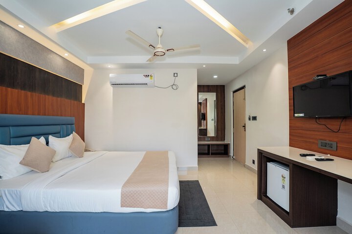 Room 13 of 174