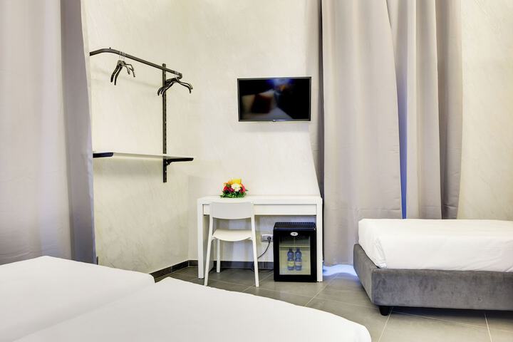 Room 13 of 32