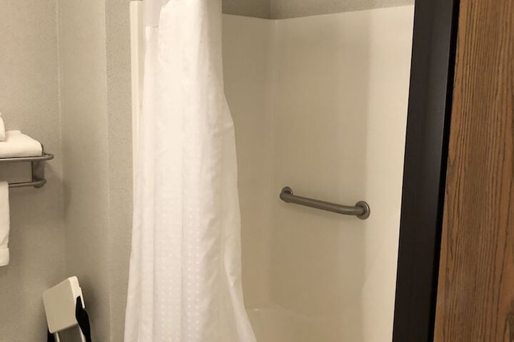 1 King Bed Standard Comm Accessible Tub (14 of 27)