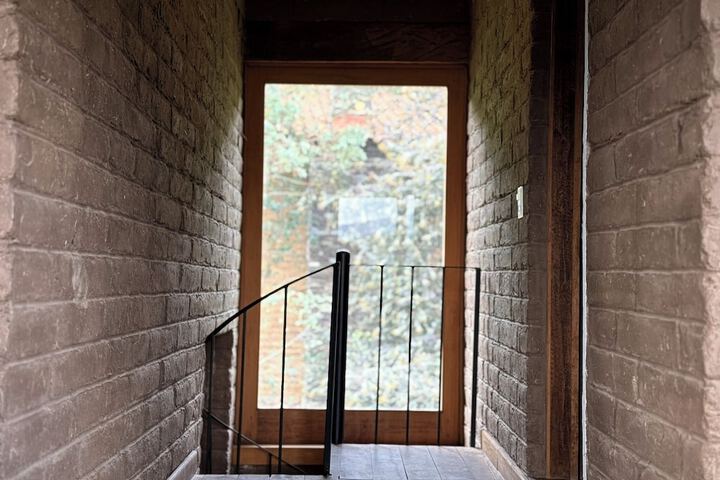 Room 41 of 220