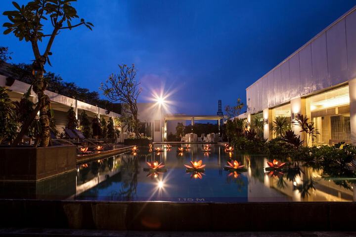 Pools & Facilities
