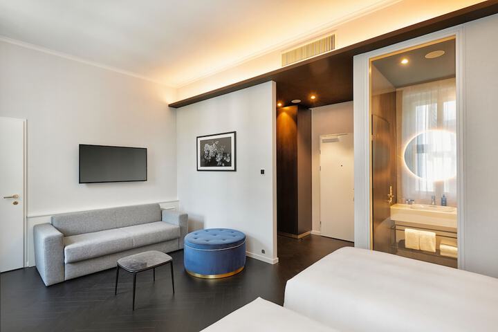 Room 21 of 35