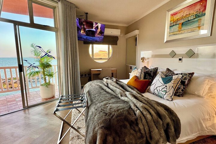 Room 42 of 106