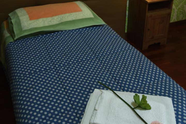 Room 5 of 18