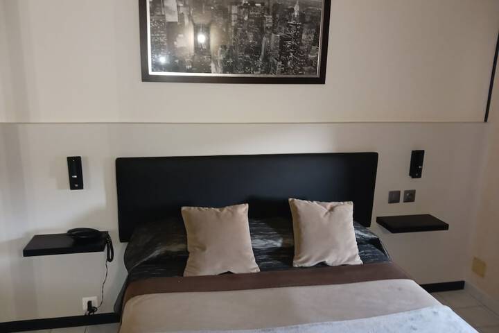Room 16 of 143