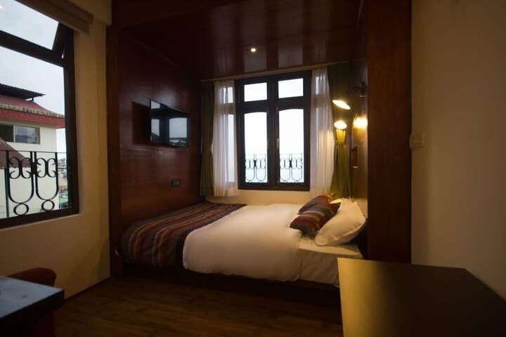 Room 4 of 18
