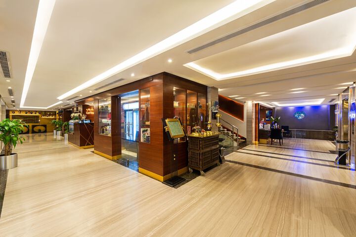 Hotel Interior 4 of 47