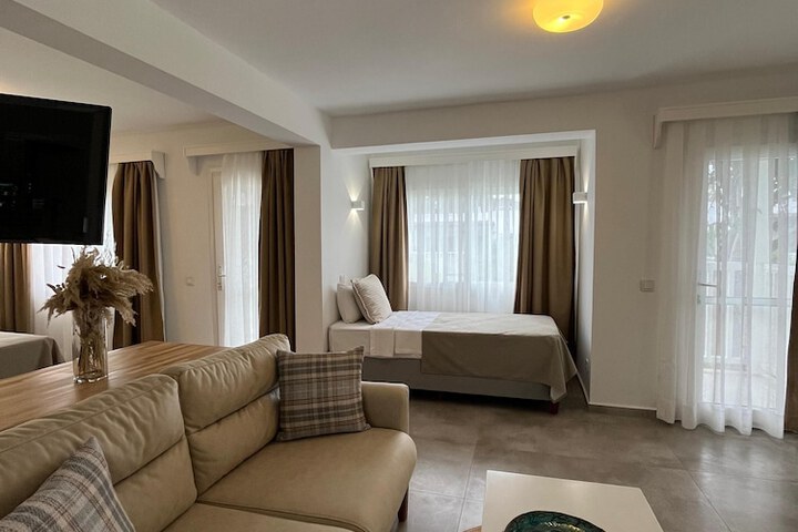 Room 3 of 71