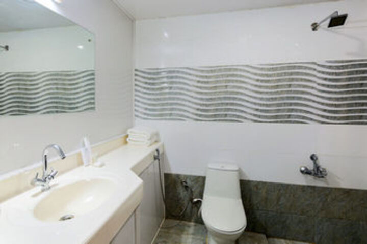 Room 4 of 35
