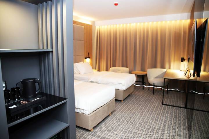 Room 6 of 53
