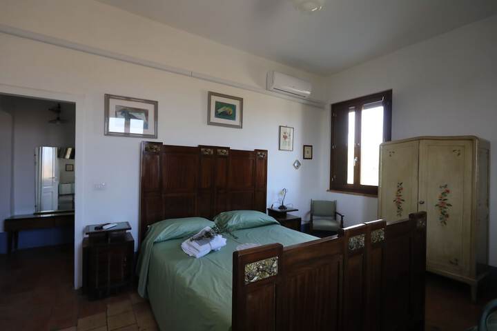 Room 4 of 17