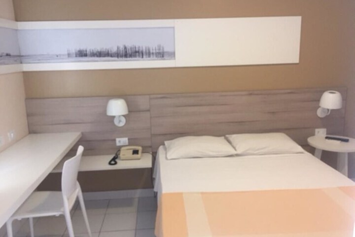 Room 4 of 27