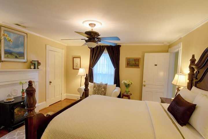 Room 6 of 33