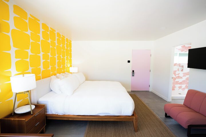 Room 15 of 68