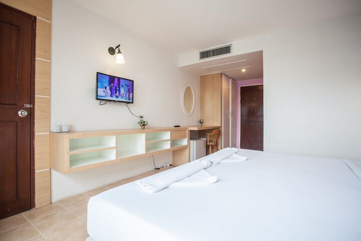 Room 10 of 42