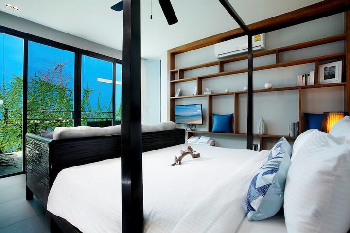 Room 5 of 32