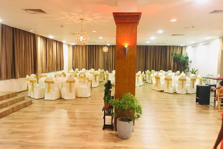 Ballroom/Hall 31 of 39