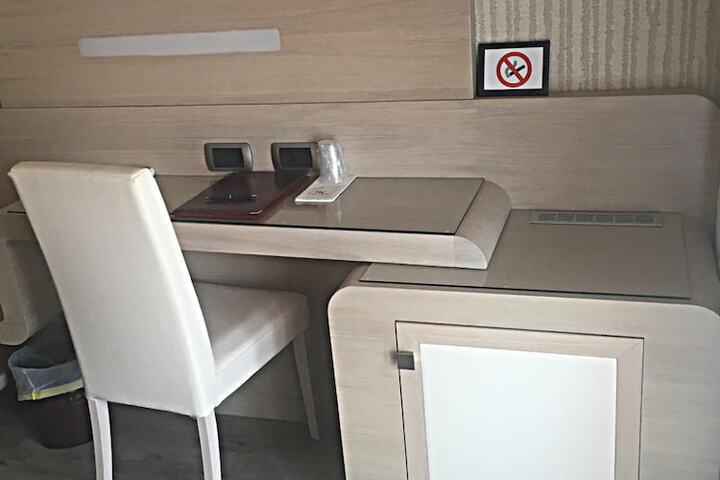Room 12 of 62