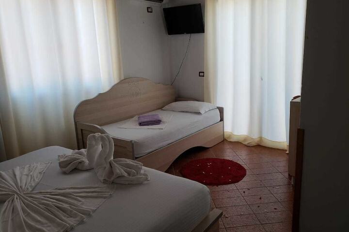 Room 17 of 48