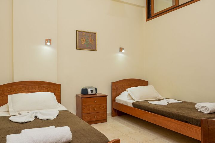 Room 7 of 42