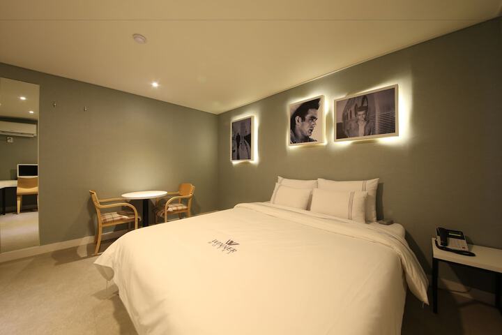 Room 4 of 29