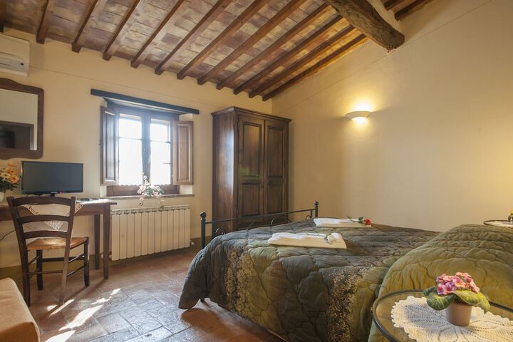 Room 4 of 97