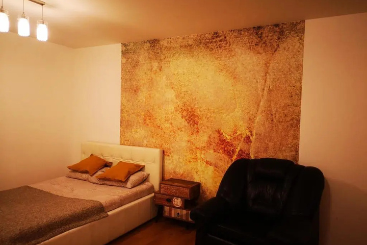 Room 4 of 9