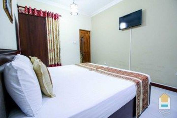 Room 32 of 48