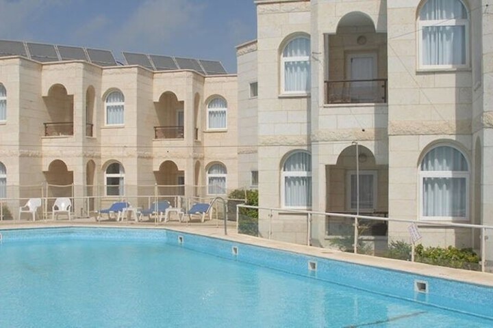 Pool 32 of 64
