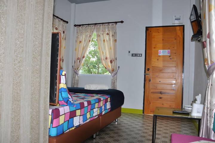 Room 13 of 40