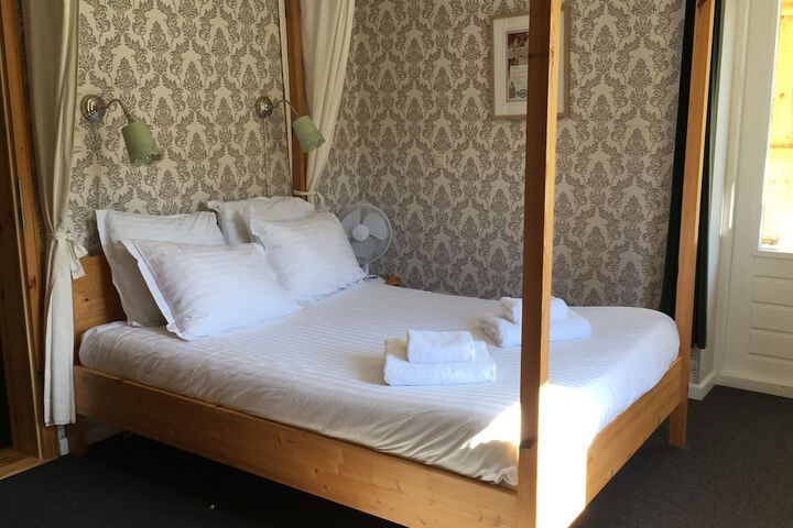Room 3 of 58