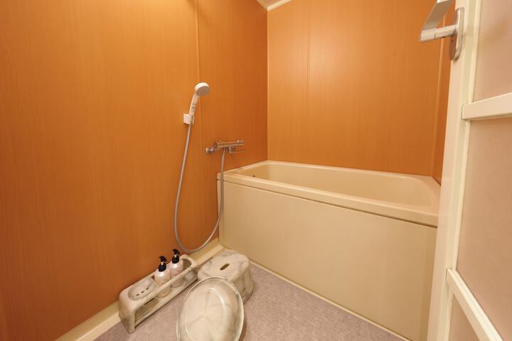 Room 22 of 48