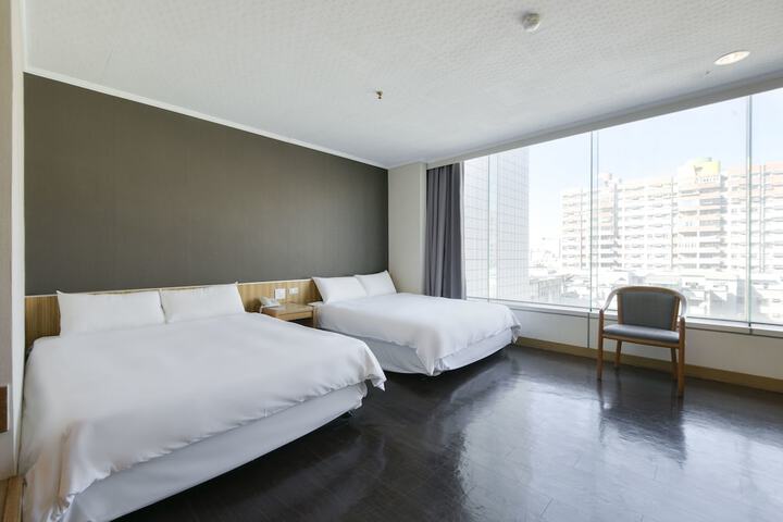 Room 15 of 49