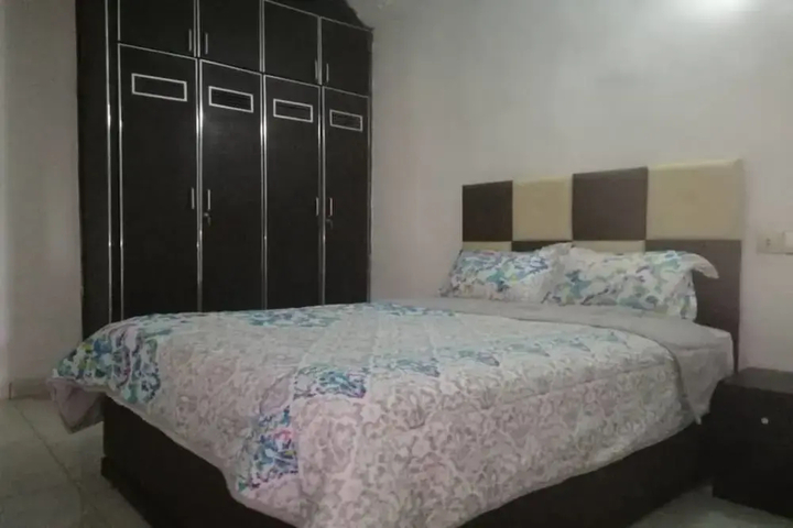 Room 4 of 17