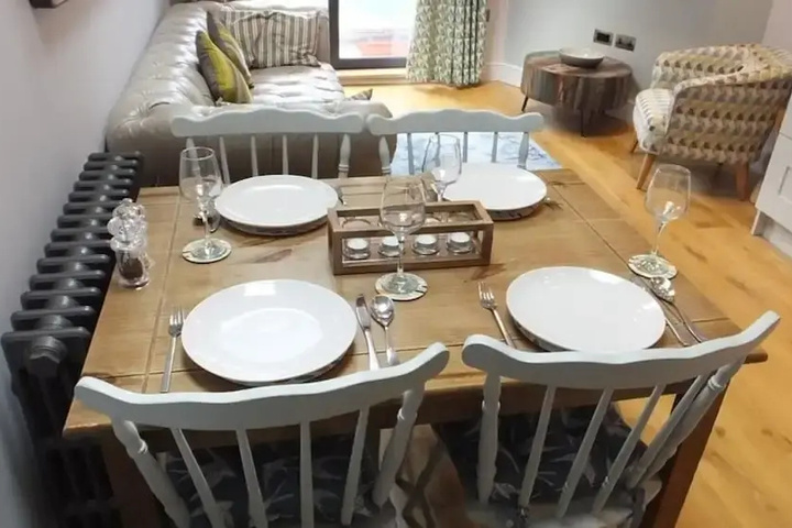 Dining 10 of 13