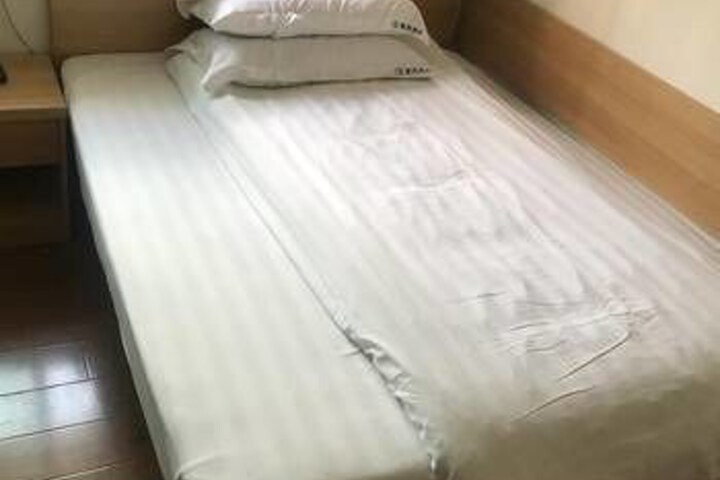 Room 1 of 24