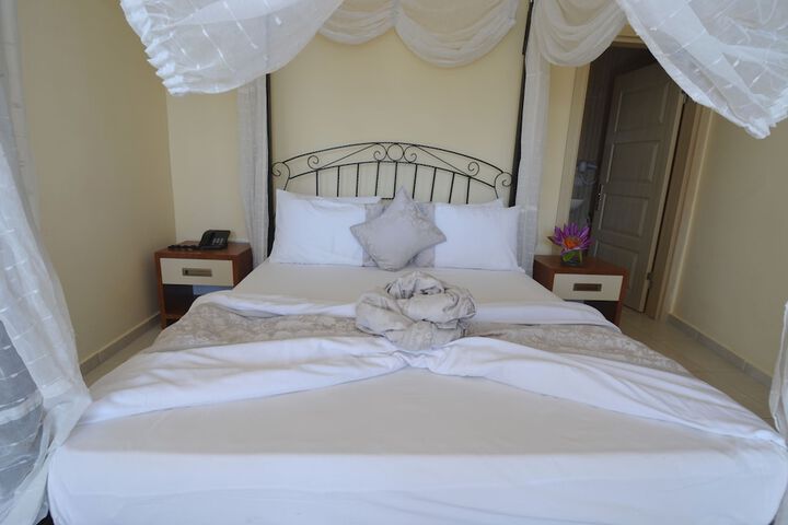 Room 5 of 68