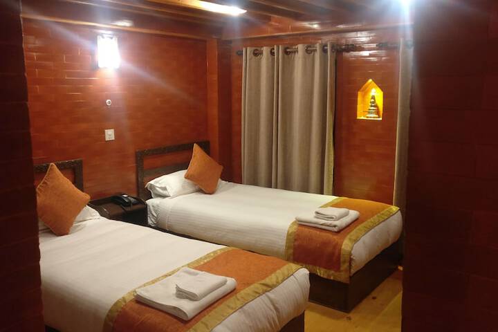 Room 16 of 33