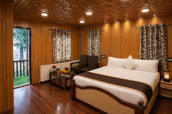 Room 16 of 80