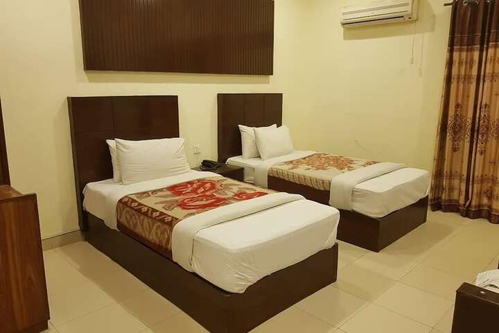 Room 13 of 21