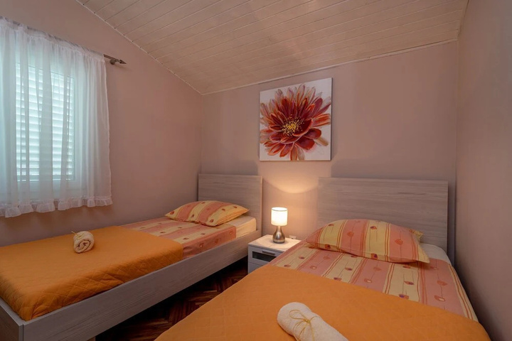 Room 5 of 19